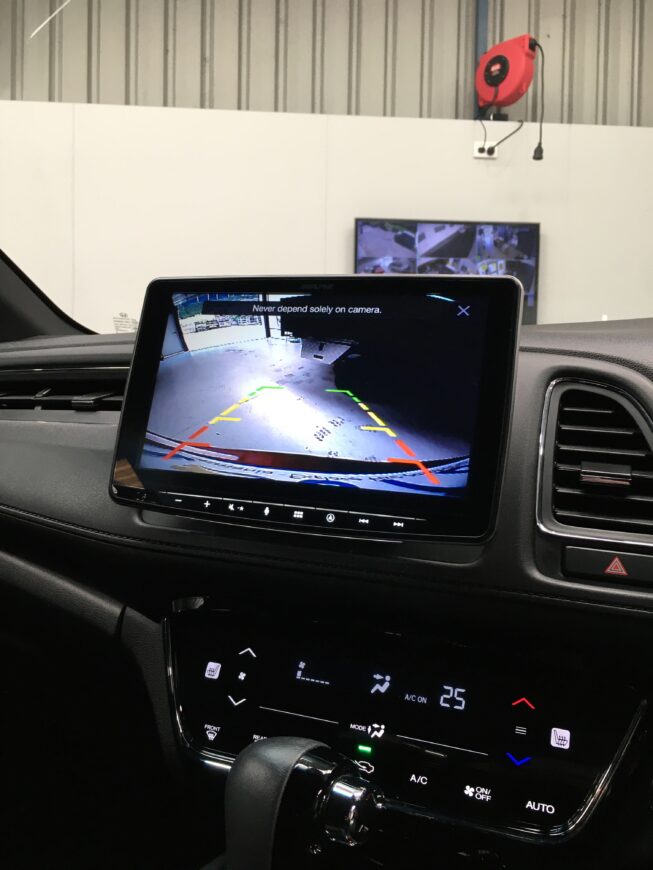 alpine tablet system working with factory lane-watch camera