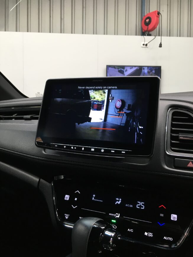 alpine tablet system working with factory reverse camera